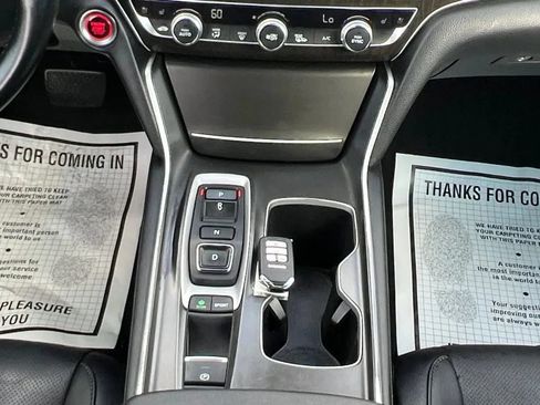 Used 2020 Honda Accord Touring image 11