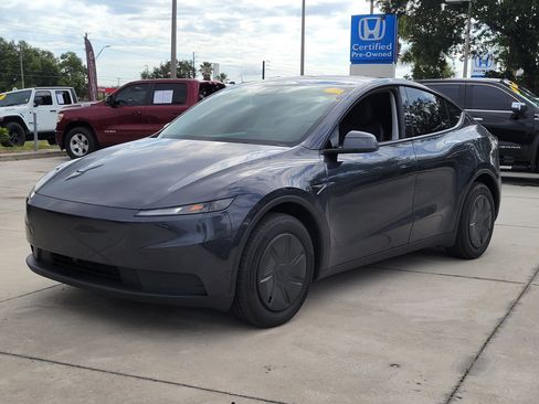 Used 2026 Tesla Model Y 2WD image 1