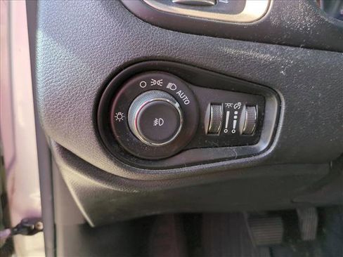 Used 2015 Jeep Renegade Limited AWD/4WD image 10