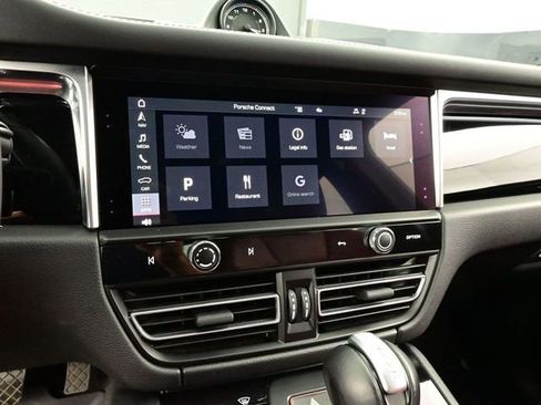 Certified 2024 Porsche Macan AWD/4WD image 10