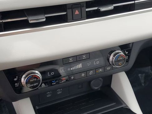 New 2025 Mitsubishi Outlander SEL image 29