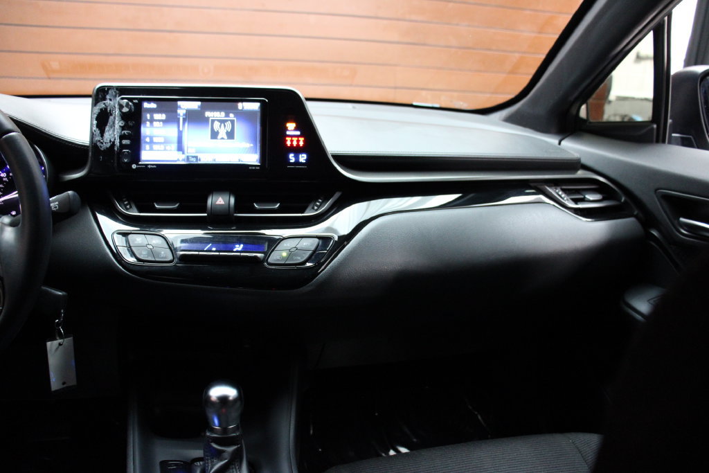 Used 2018 Toyota C-HR XLE FWD image 20