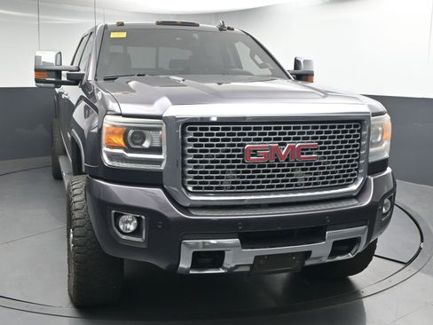 Used 2016 GMC Sierra 2500 Denali w/ Duramax Plus Package image 2