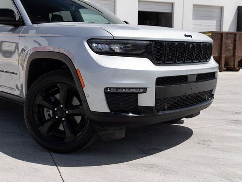 Used 2025 Jeep Grand Cherokee L Limited w/ Luxury Tech Group II AWD/4WD image 3