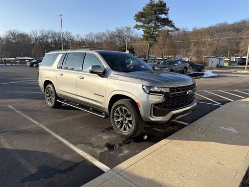 Used 2023 Chevrolet Suburban Z71 w/ Luxury Package image 2