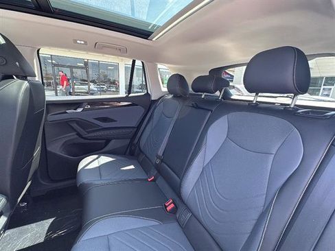 New 2026 Volkswagen Tiguan SE FWD image 12