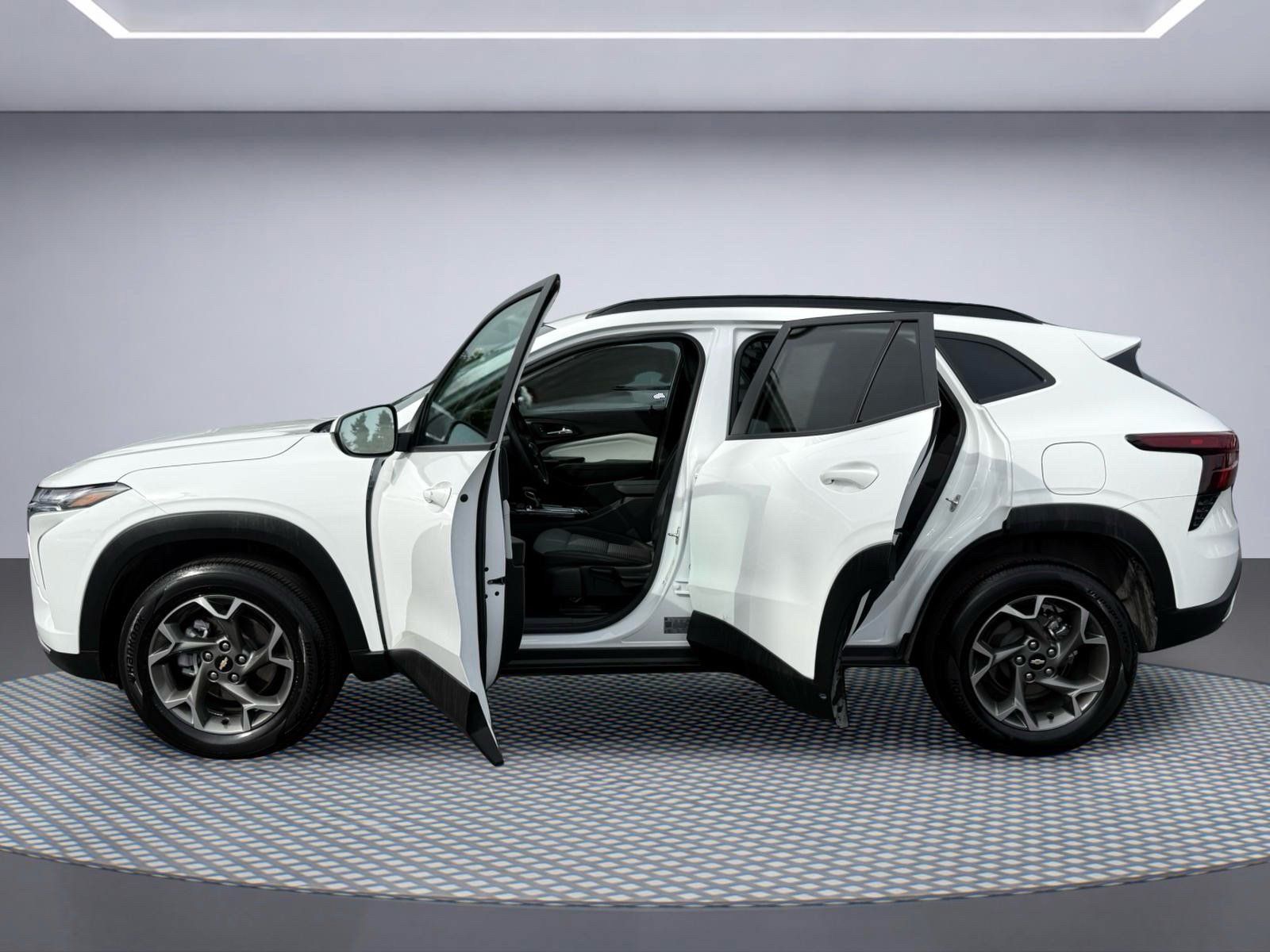 Used 2025 Chevrolet Trax LT w/ LT Convenience Package FWD image 12