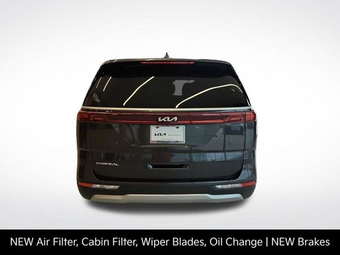 Used 2023 Kia Carnival LX FWD image 5