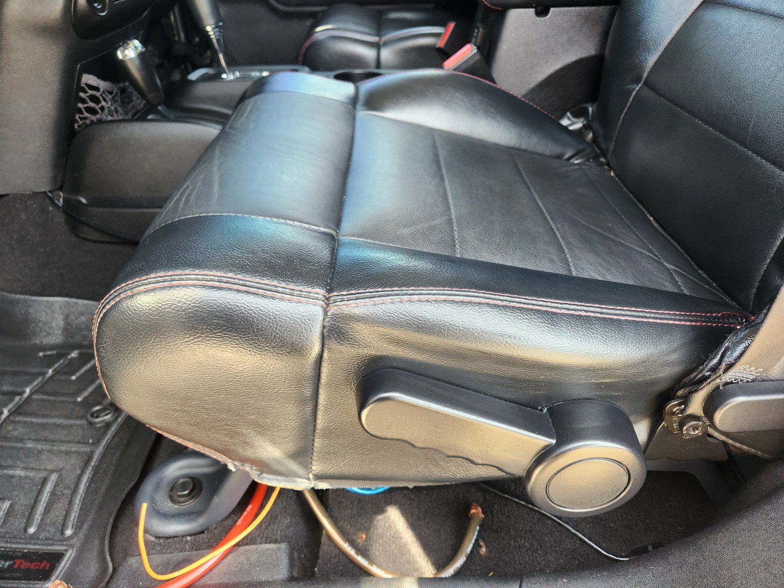 Used 2012 Jeep Wrangler Unlimited Sahara AWD/4WD image 17