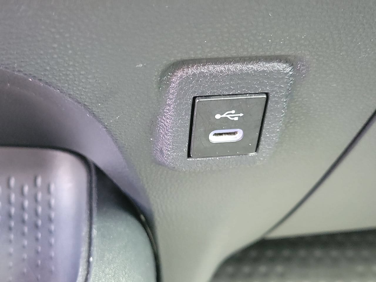 Used 2025 Toyota Corolla LE FWD image 27
