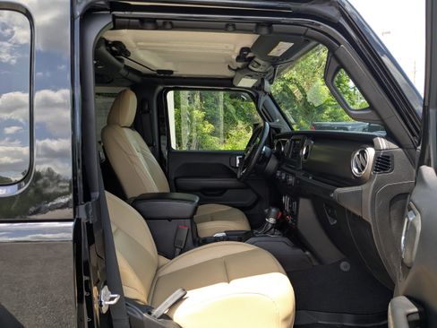 Used 2019 Jeep Wrangler Rubicon w/ LED Lighting Group AWD/4WD image 13