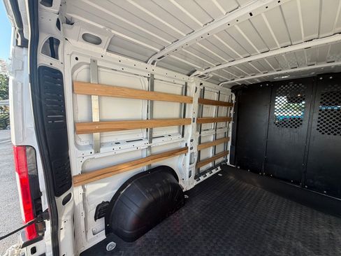 Used 2025 RAM ProMaster 2500 w/ U-Haul Equipment Group FWD image 17