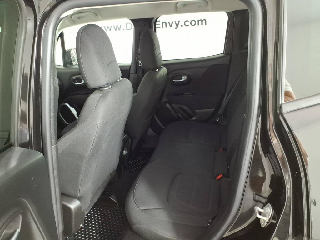Used 2020 Jeep Renegade Latitude w/ Cold Weather Group AWD/4WD image 9
