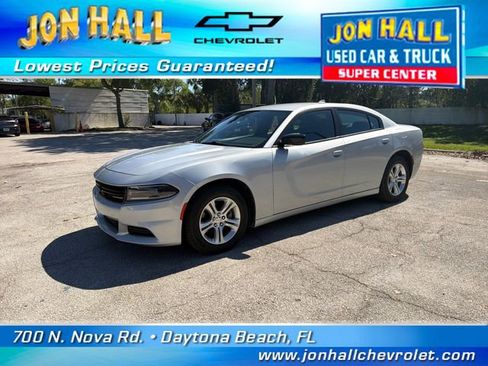 Used 2023 Dodge Charger SXT image 2
