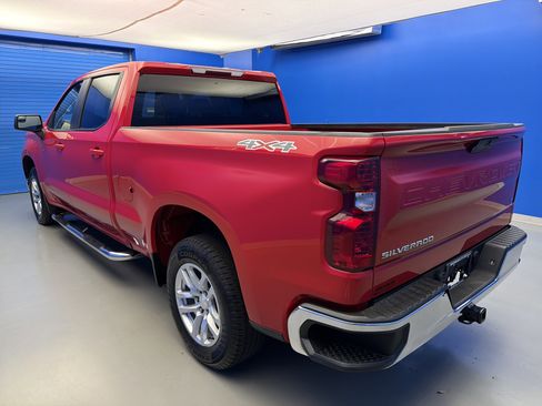 Used 2022 Chevrolet Silverado 1500 LT AWD/4WD image 5