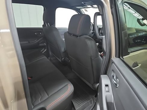 Used 2022 Nissan Frontier PRO-4X image 17