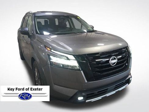 Used 2023 Nissan Pathfinder SL w/ SL Premium Package AWD/4WD image 2