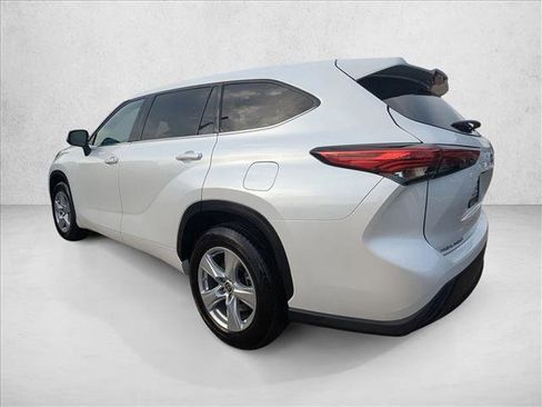 Used 2022 Toyota Highlander LE image 7