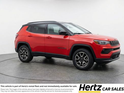 Used 2025 Jeep Compass Trailhawk AWD/4WD image 1