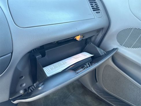 Used 1997 Ford F150 XLT image 29