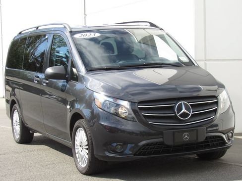 Used 2023 Mercedes-Benz Metris Passenger image 2