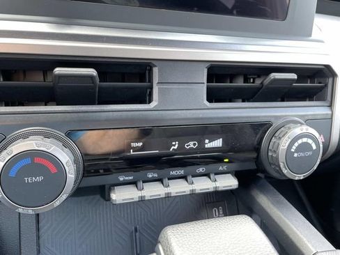 Used 2025 Toyota 4Runner SR5 AWD/4WD image 27