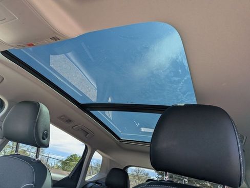 Used 2024 Volkswagen Taos SE image 17