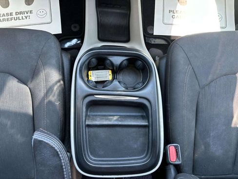 Used 2017 Chrysler Pacifica Touring Plus w/ Tire & Wheel Group FWD image 24