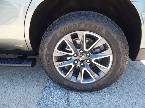 Used 2023 Chevrolet Tahoe Z71 AWD/4WD image 10