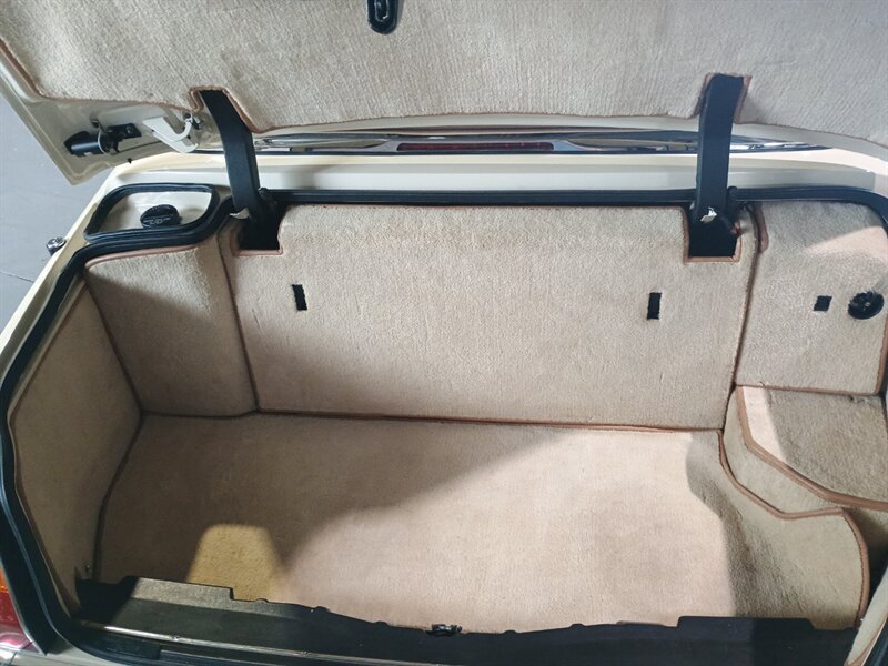 Used 1999 Bentley Azure RWD image 25