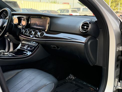 Used 2017 Mercedes-Benz E 300 4MATIC image 40