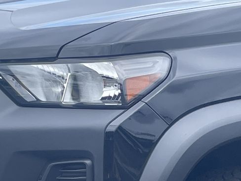 Used 2024 Chevrolet Colorado Trail Boss w/ LPO, Dark Essentials Package AWD/4WD image 6