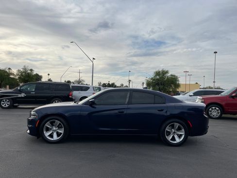 Used 2015 Dodge Charger SXT image 2