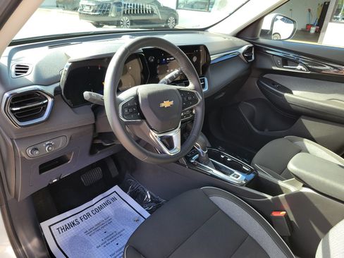 Used 2025 Chevrolet TrailBlazer LT w/ Convenience Package FWD image 18