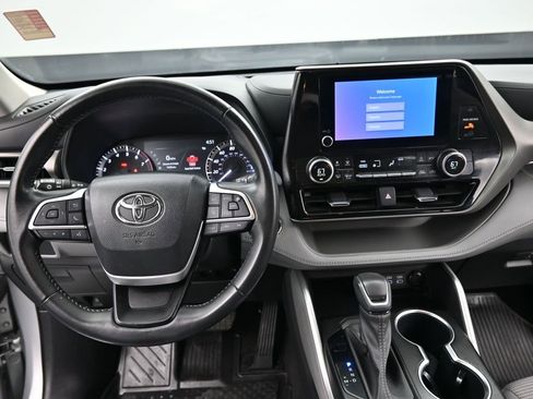Certified 2023 Toyota Highlander LE image 15