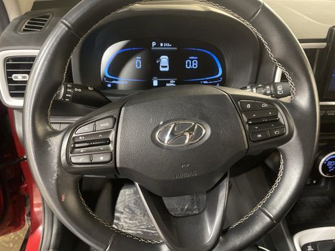 Used 2023 Hyundai Venue Limited w/ Cargo Package image 18