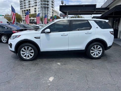 Used 2019 Land Rover Discovery Sport SE image 3
