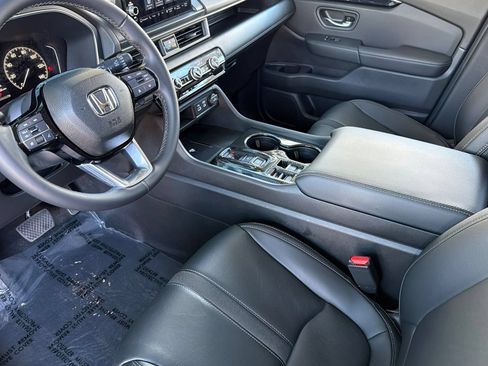 Certified 2025 Honda Pilot Touring image 10