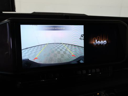 Used 2025 Jeep Gladiator Overland AWD/4WD image 6