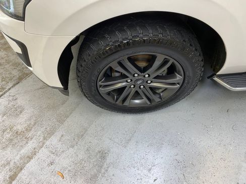Used 2018 Ford Expedition Max XLT w/ Equipment Group 202A RWD image 11