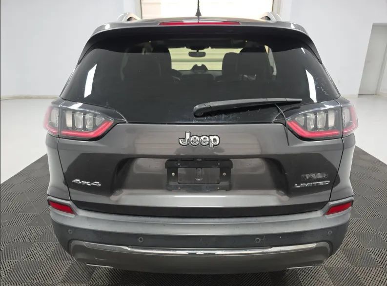 Used 2019 Jeep Cherokee Limited AWD/4WD image 4