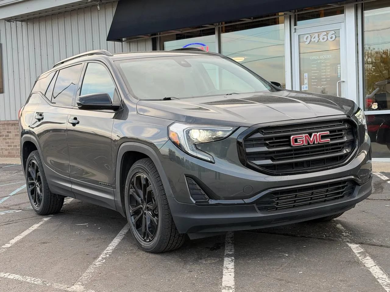 Used 2021 GMC Terrain SLE w/ Elevation Edition FWD image 7