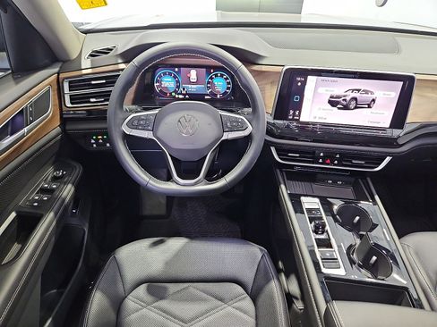 Used 2026 Volkswagen Atlas SE FWD image 14