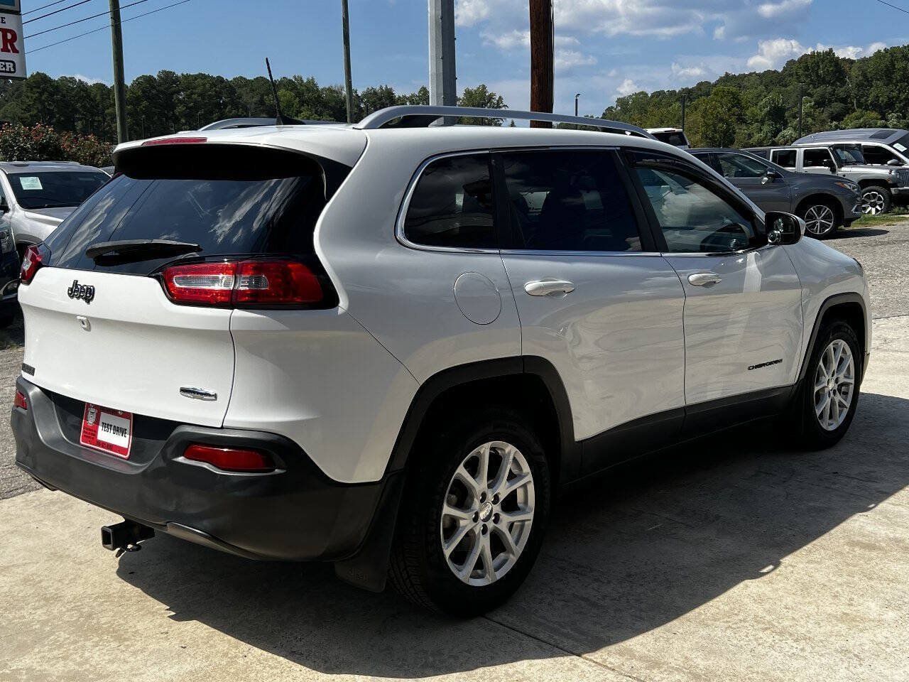 Used 2017 Jeep Cherokee Latitude w/ Comfort & Sound Group FWD image 6