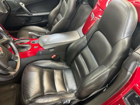 Used 2005 Chevrolet Corvette Convertible w/ Preferred Equipment Group RWD image 17