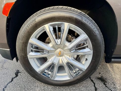 Used 2021 Chevrolet Suburban High Country w/ Premium Package image 26