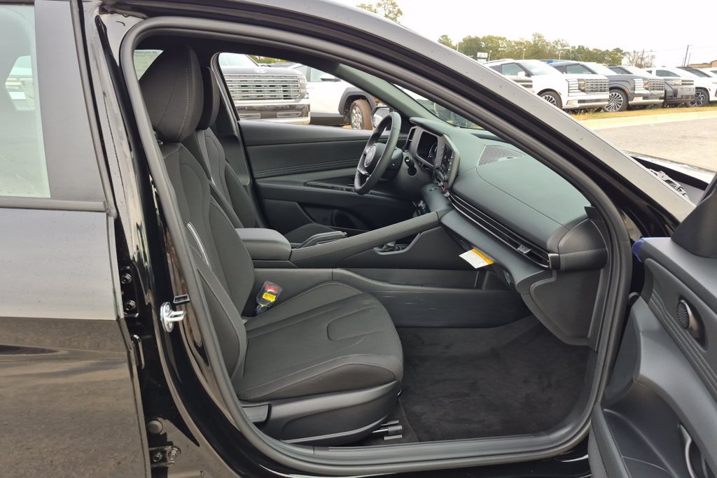 New 2026 Hyundai Elantra SEL Sport FWD image 19