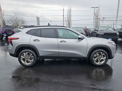 Used 2026 Chevrolet Trax LT image 7