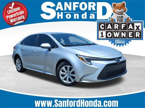 Used 2025 Toyota Corolla LE FWD image 1