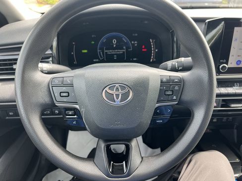 Used 2025 Toyota Camry LE image 18